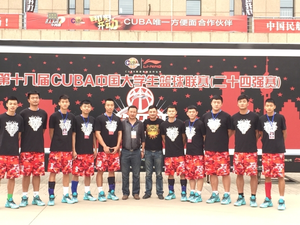 CUBA全国总决赛公司领导和篮球队合影.jpg